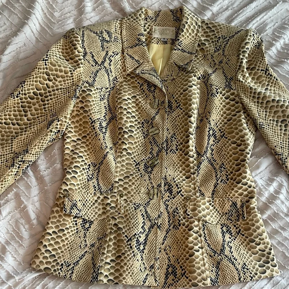 Alberto Makali - Snake-Print Tailored Blazer and Skirt Set in Size 8 - Picture 13 of 16